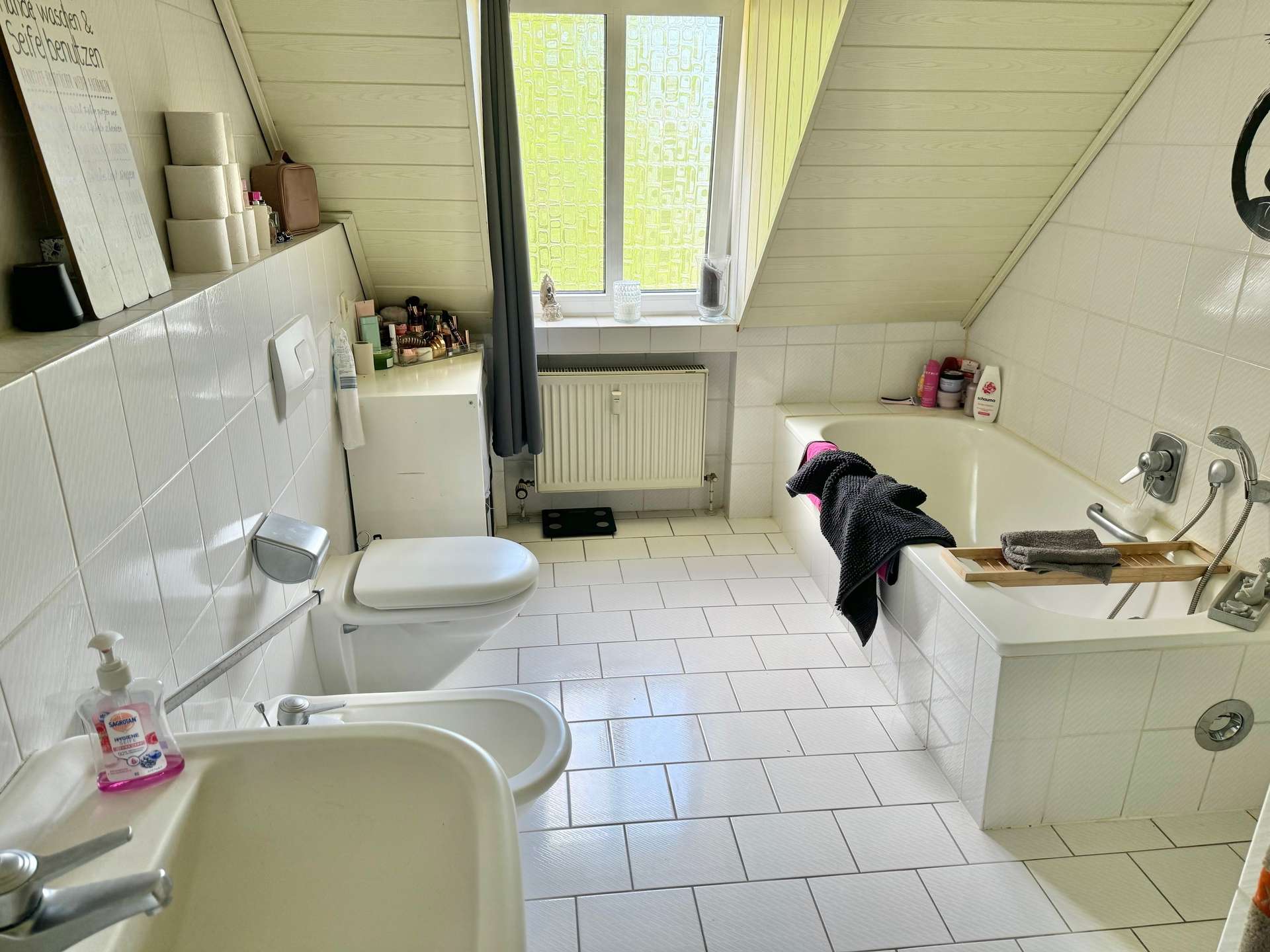 2 Etagen, 2 PKW-Stellpl&auml;tze, 2 B&auml;der, Loggia